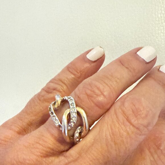 UNIQUE LINK FASHION RING WITH CLEAR RHINESTONE 6.5 - Picture 1 of 6